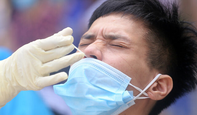 Tiêm vaccine mũi 3 bảo vệ bệnh nhân chạy thận nguy cơ cao trước COVID-19