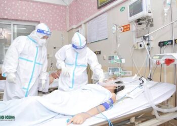 F0 Hà Nội tăng vùn vụt, 3% phải nhập viện, có thay đổi chiến lược chống dịch?