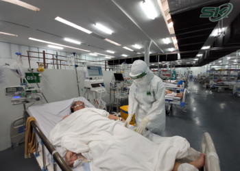 Trong khu điều trị hơn 300 ca COVID-19 nặng: Người lo lắng tột cùng, người hồi hộp đếm từng phút giây chờ ra viện