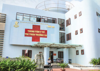 Thầy thuốc giữa muôn trùng sóng gió