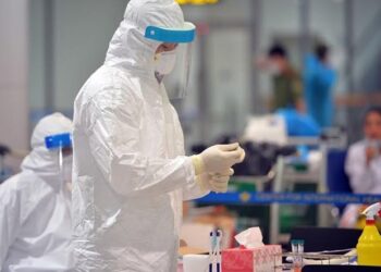 Hà Nội: Nhiều trẻ em đến khám hậu COVID-19