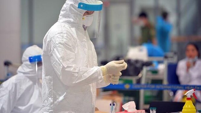 Hà Nội: Nhiều trẻ em đến khám hậu COVID-19