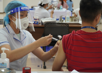 Nguy cơ lây lan virus của trường hợp tái nhiễm COVID-19 ở Hà Nội ra sao?