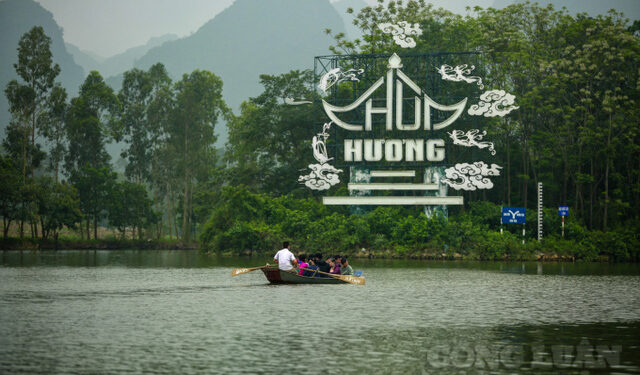 Dịch COVID-19 phức tạp, Hà Nội tạm dừng Lễ hội Chùa Hương