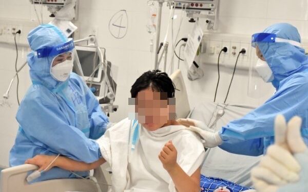 ‘Món quà’ vô giá với y bác sĩ đi chống dịch: 3 sản phụ mắc COVID-19 nguy kịch tính mạng hồi sinh kỳ diệu