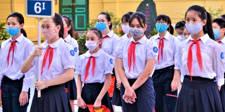 Sau Tết Nguyên đán, học sinh Hà Nội và TP.HCM đi học thế nào?