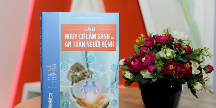 Lễ ra mắt sách “Quản lý nguy cơ lâm sàng và an toàn người bệnh”