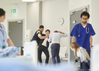 Nhận thức được nguy cơ dẫn đến bạo lực trong môi trường y tế