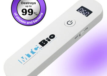 Thử nghiệm khử khuẩn các đầu nối “Needless Connectors”  trong một giây bằng thiết bị phát tia UV cầm tay